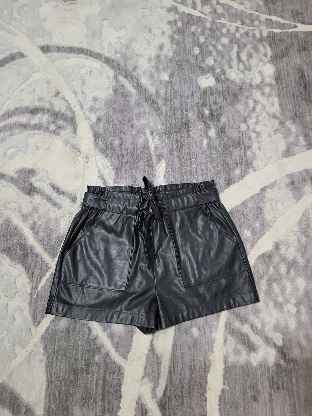 High-Waist Faux Leather Paperbag Shorts - Black Size L